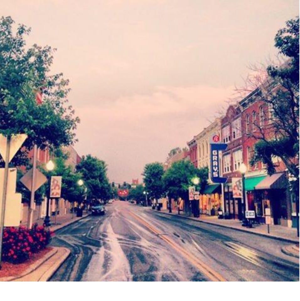 Downtown Franklin offers events, festivals, restaurants, shopping, antiques, boutiques, art galleries, bakeries and so much more!