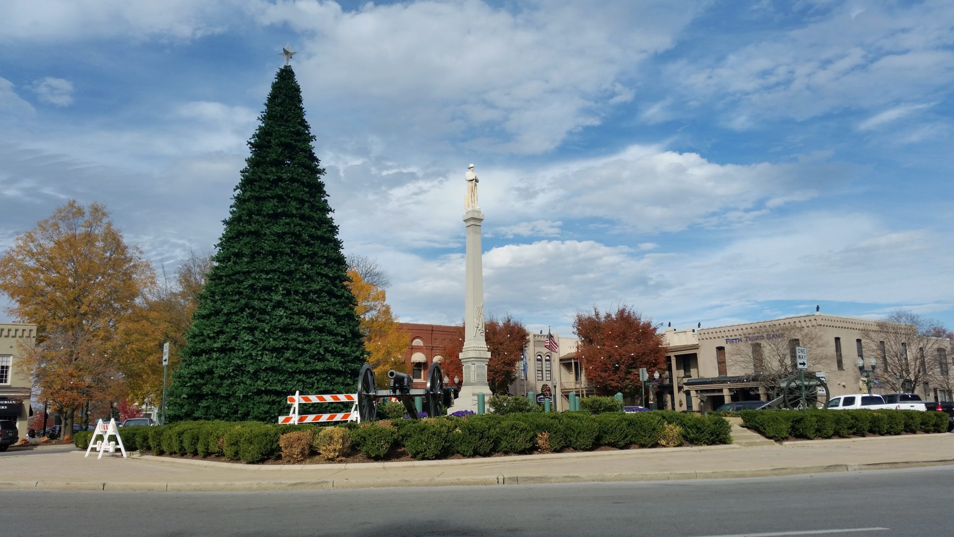 Franklin’s Christmas Tree partnership hits goal, 40foot tree in place