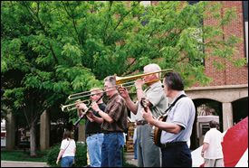 Live entertainment and music at the Main Street Festival in downtown Franklin, TN, enjoy arts and crafts, vendors, entertainment, great food & drink, and fun for the entire family in historic downtown Franklin. 