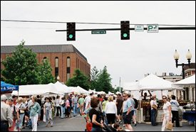 Vendors at the Main Street Festival in downtown Franklin, TN, enjoy arts and crafts, entertainment, great food & drink, and fun for the entire family in historic downtown Franklin. 