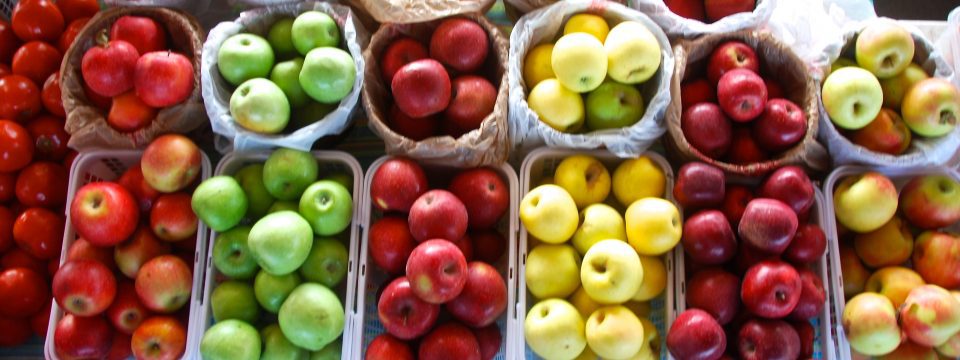 Apples at the Franklin Farmers market in downtown Franklin, TN, a shopping event that is fun for the whole family!