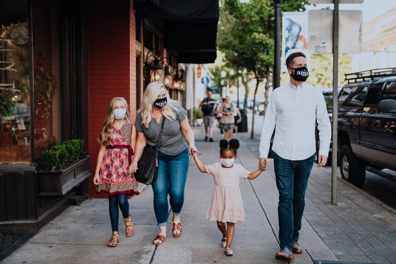Family shopping in downtown Franklin, Tennessee, find restaurants with great food, shop the stores, antiques and more in historic downtown Franklin.