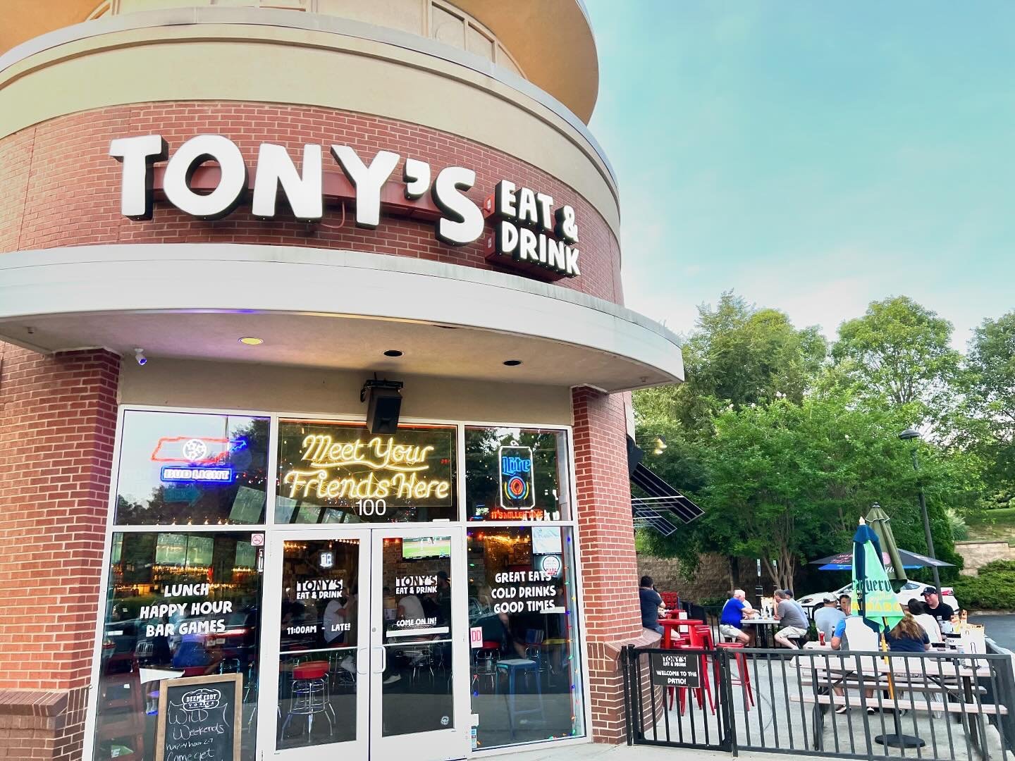 Tony's Eat and Drink Franklin Tennessee restaurant and bar.