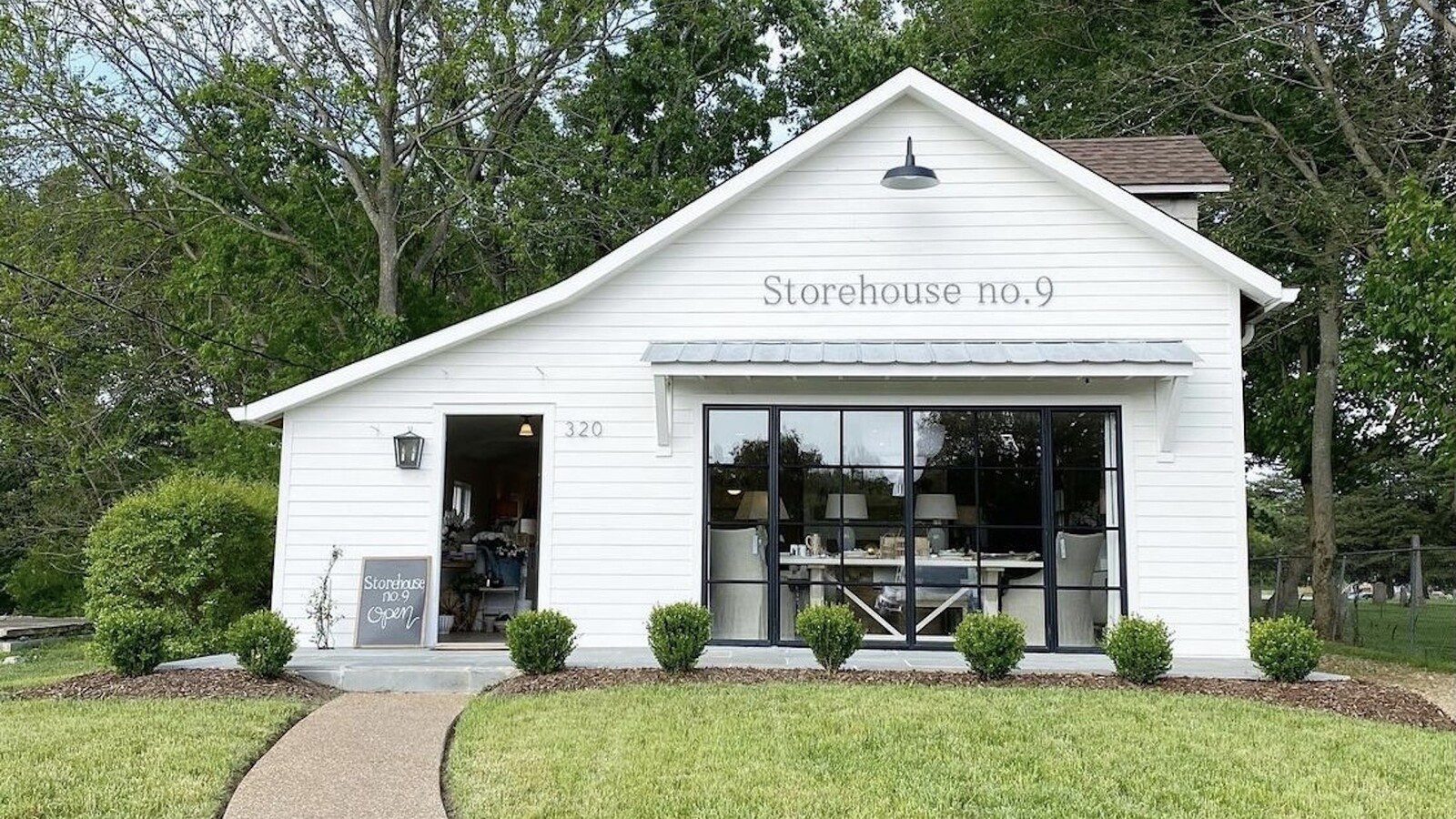 Storehouse no. 9, shopping in Downtown Franklin for fine furnishings, art, lighting, gifts and luxury outdoor and leisure furniture.