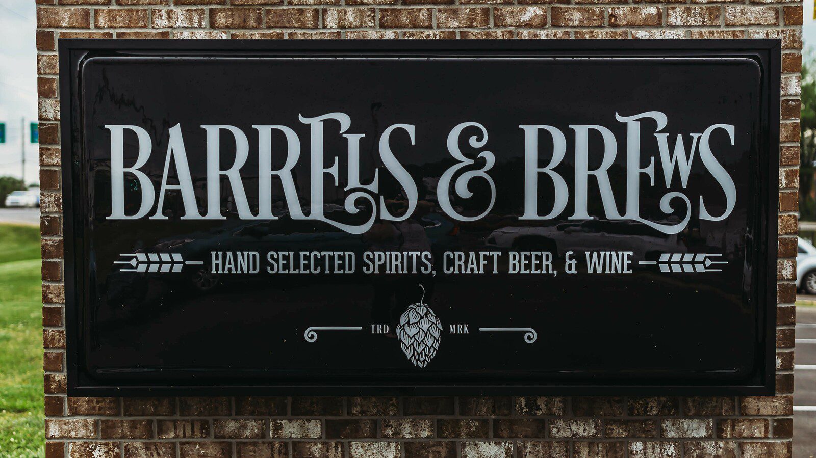 Barrels and Brews Franklin, TN Sign - Spirits, Beer, and Wine Retailer.