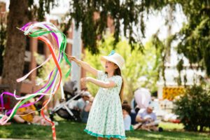 Main Street Festival in downtown Franklin TN, is a family event that offers kids activities, live music, shopping, arts and crafts, food and drink vendors and more! 