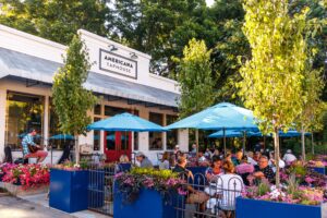 Americana Taphouse restaurant in downtown Franklin, Tennessee offers outdoor seating and great food!