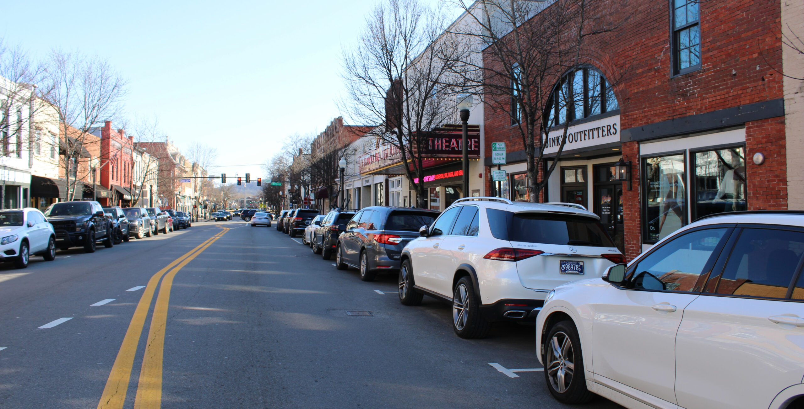 Downtown Franklin, Tennessee offers parking with cars on Main Street, or parking garages located near Main Street.