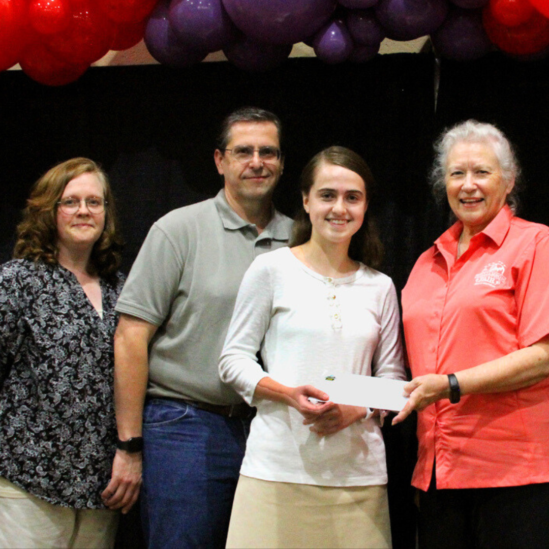 Williamson County Fair Image 1 pictured (left to right): Parents Shila and Mark Osborne; 2023 recipient of the Bill Veevers Memorial Scholarship Hannah Osborne; Scholarships Committee Chair, Cherry Lane Darken.