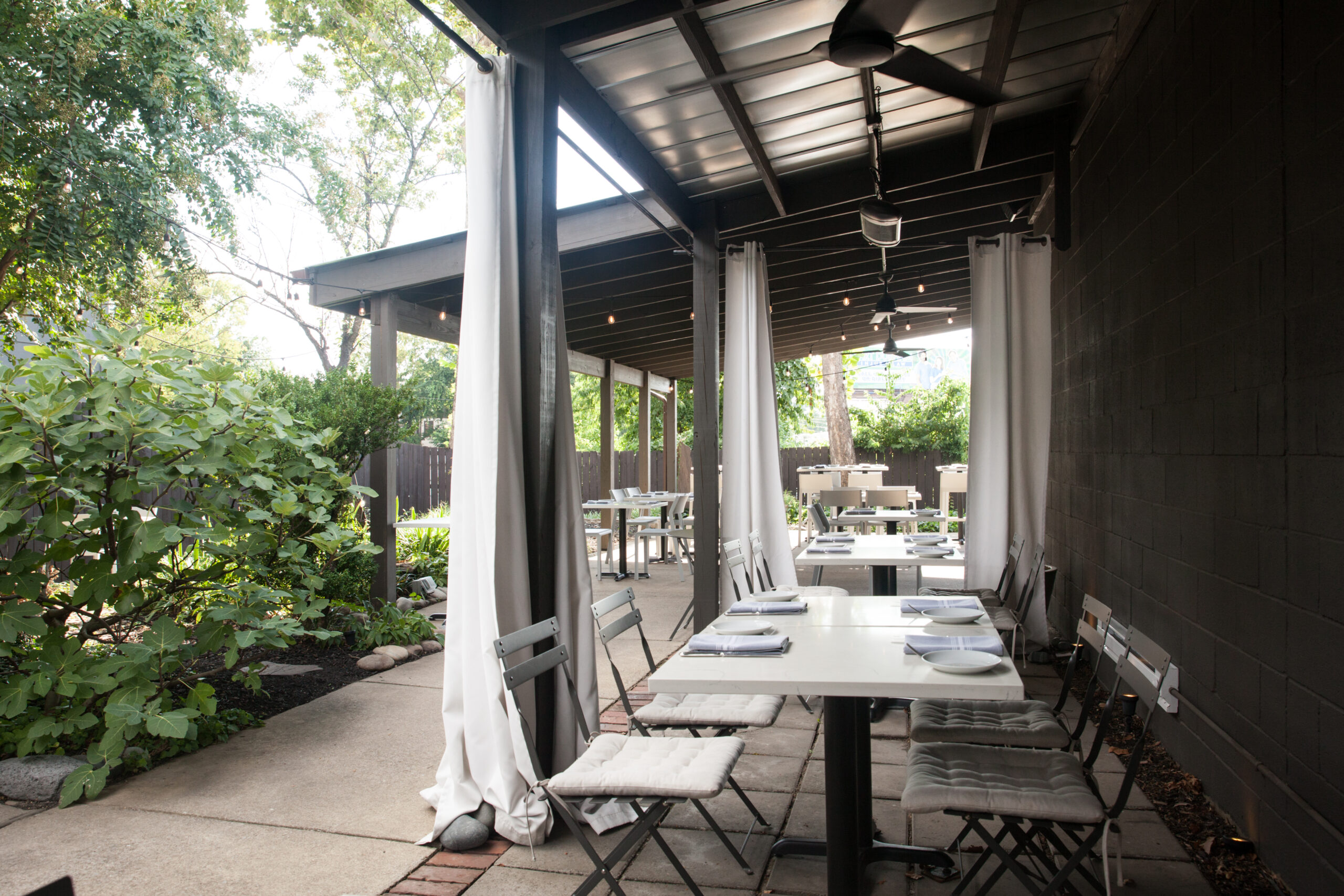 Miel Restaurant Nashville Patio Dining - The Veranda - Photo Credit Jen McDonald.