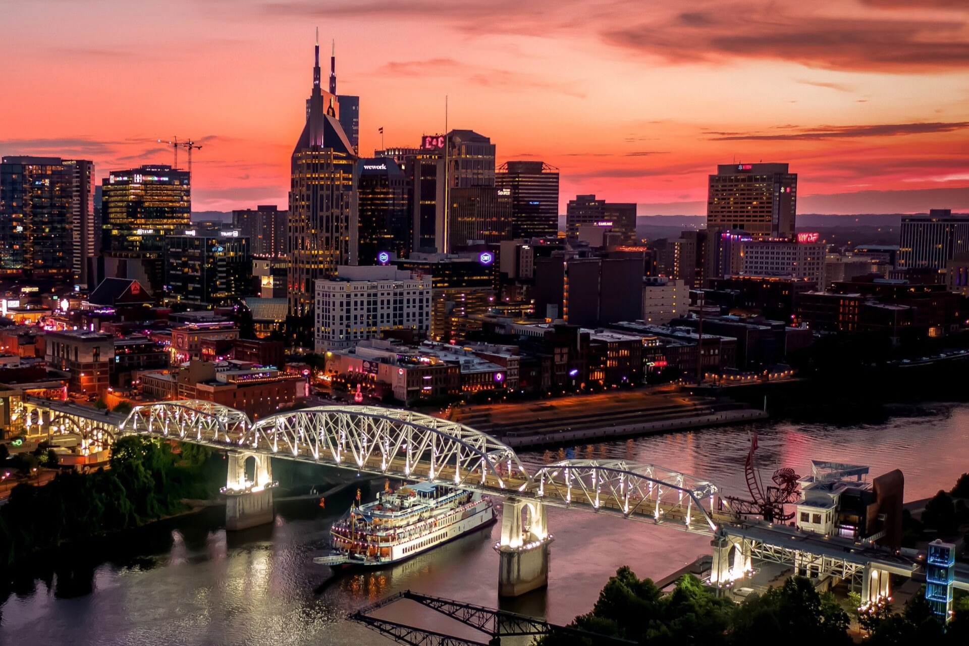 Nashville, TN skyline at night.