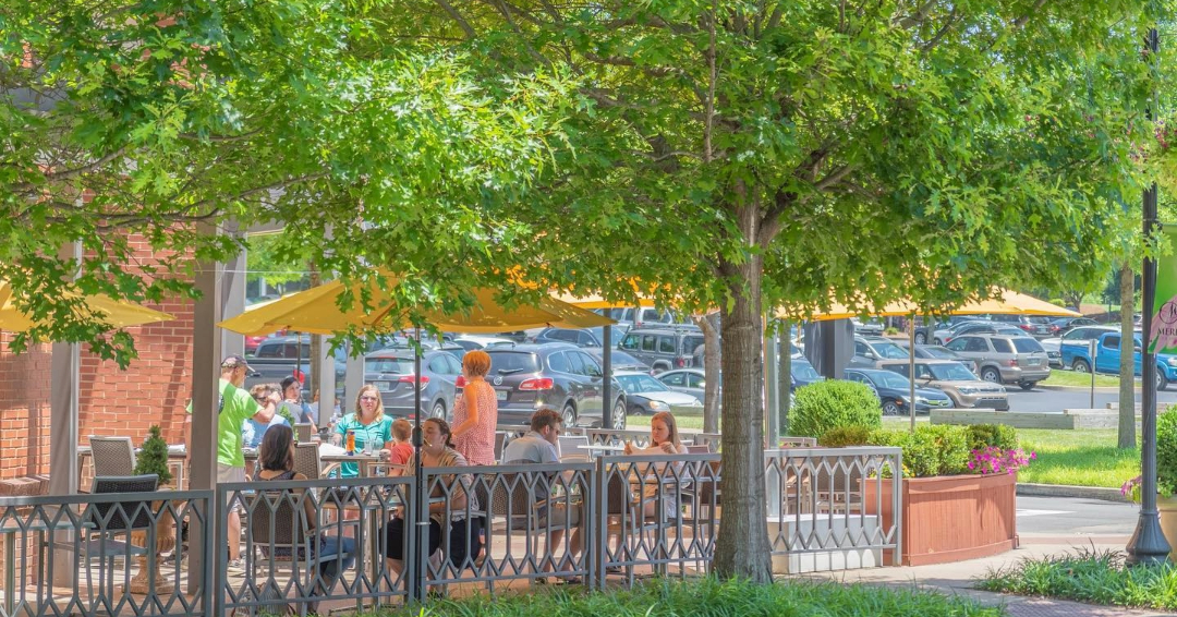 Cool Springs restaurant, outdoor dining in Franklin, Tennessee.