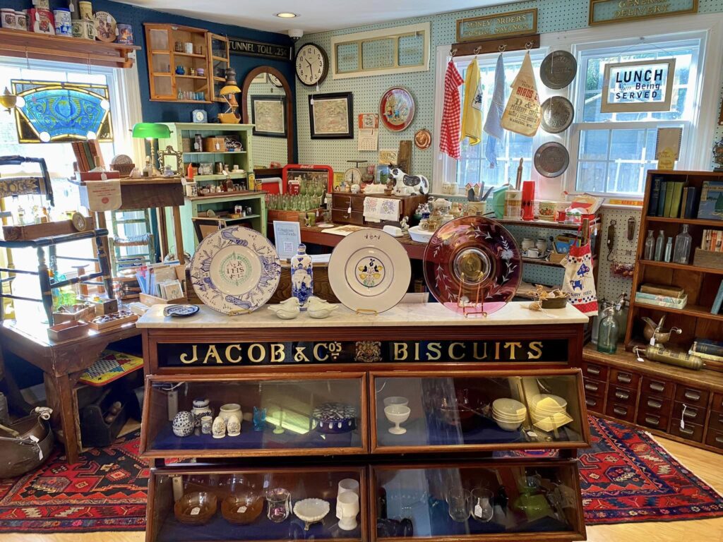 The Antique Store and More Historic Downtown Franklin, Tenn._Antiques & Collectibles.