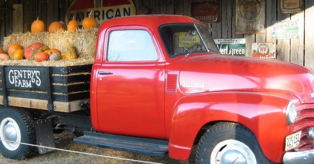 Gentry's Farm Franklin TN_Red Truck with Pumpkins_2