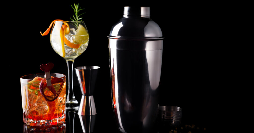 Speakeasies, Spirits, and Cocktails: 10 Franklin Bars You Can’t Miss
