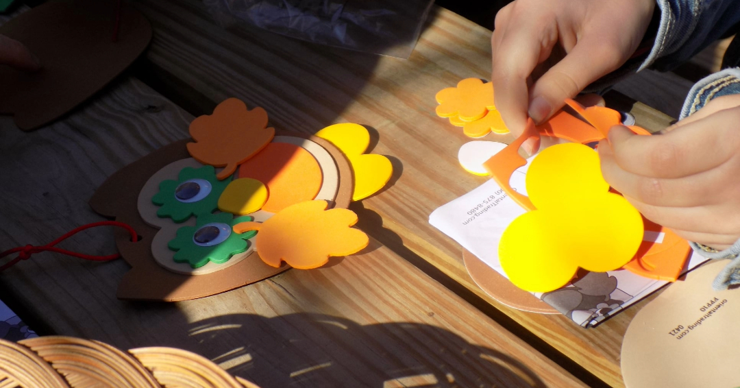 A kid makes an owl craft out of foam at Owl's Hill Nature Sanctuary in Brentwood, TN.