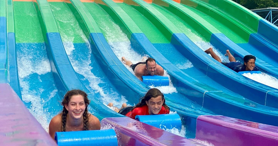 Alabama Adventure and Splash Adventure amusement and water park offers rides such as the Rampage, a wooden roller coaster and the Galleon, a swinging pirate ship ride, and the Centi-Speed, a family-friendly roller coaster. ​