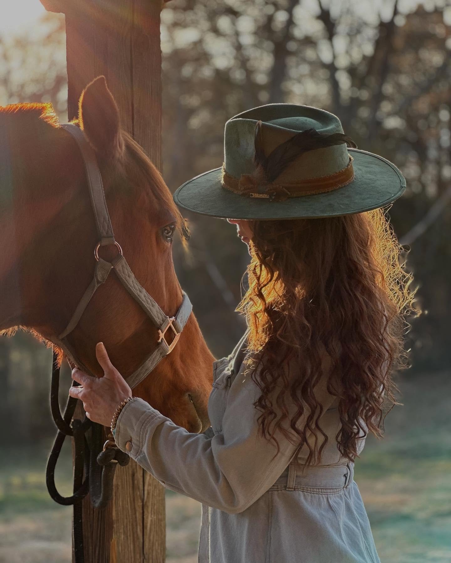 The Custom Cowgirl Franklin, TN, girl in a hat with a horse.