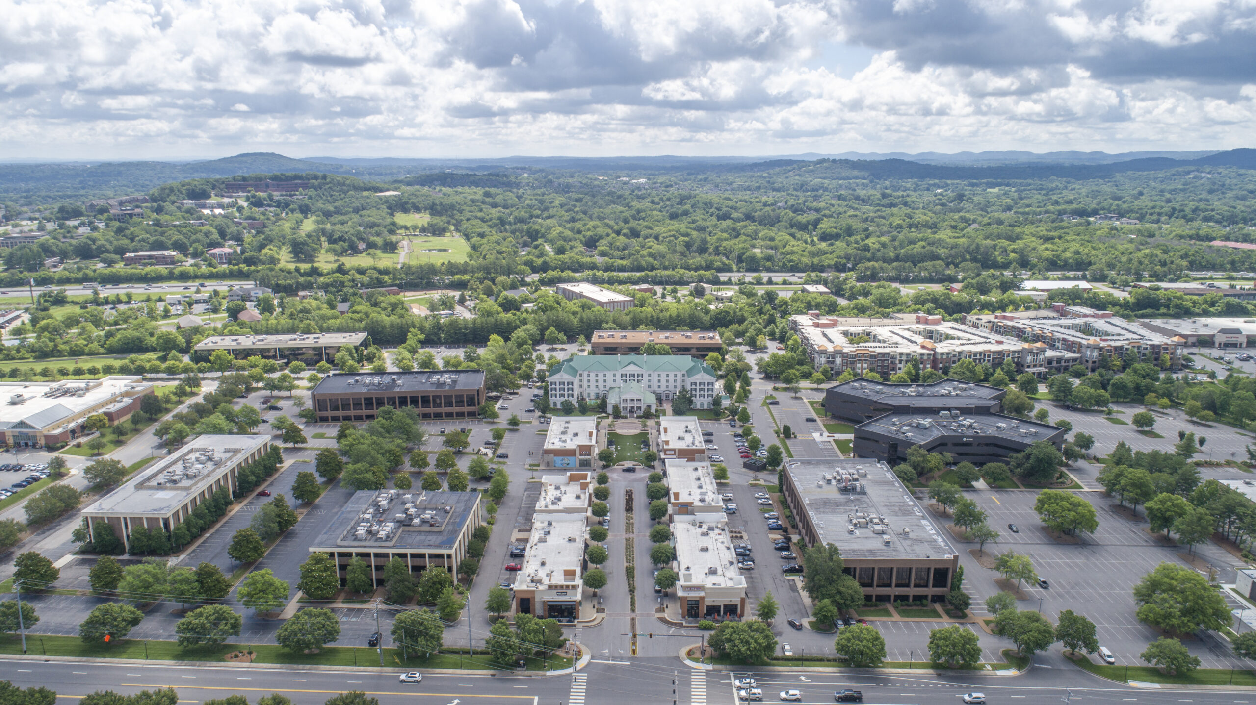 CityPark Brentwood, TN aerial image of retail, shopping stores and boutiques, restaurants, dining, eateries, and office buildings.