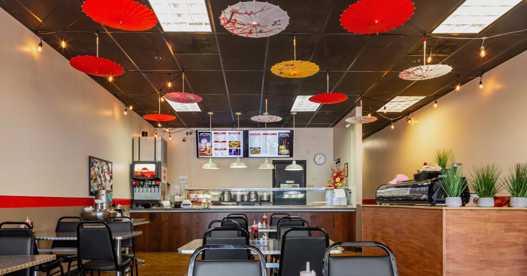 Hot Wok is a sushi and Asian food restaurant in Franklin, Tennessee.
