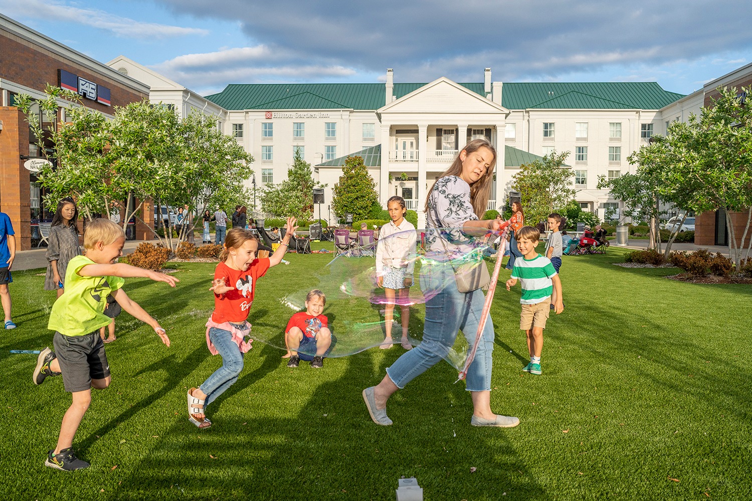 City Park Brentwood, family friendly dining showing kids playing on the lawn.