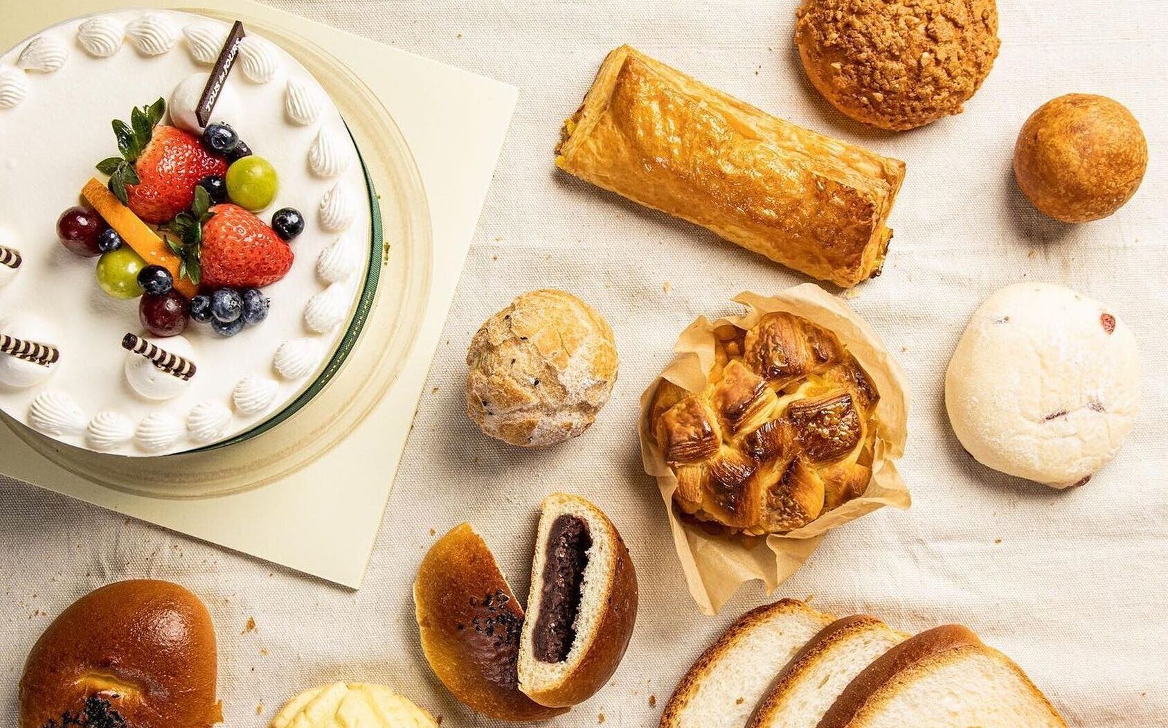 Tous Les Jours in Franklin, TN, French-Asian inspired bakery bringing fresh bread, pastries, cakes, sandwiches and beverages to Cool Springs