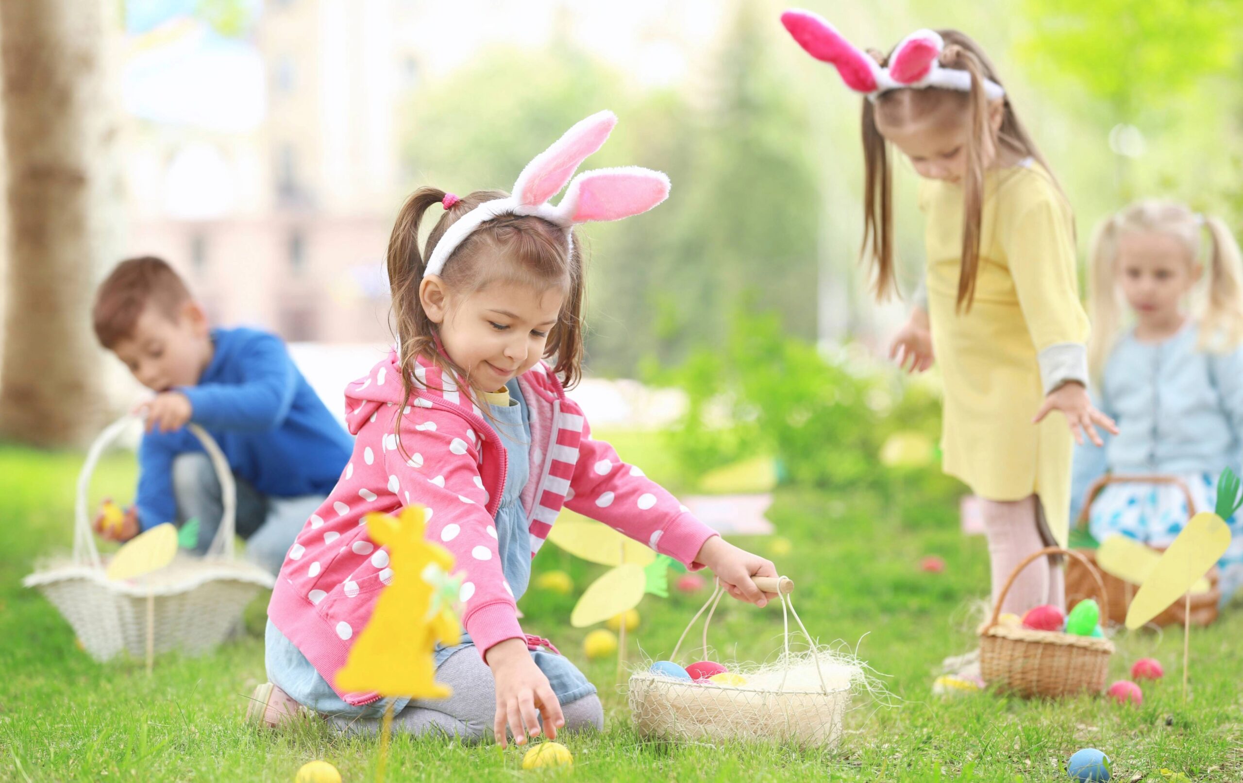 Biggest Easter Egg Hunts in Franklin and Middle Tennessee, kids hunting for eggs.