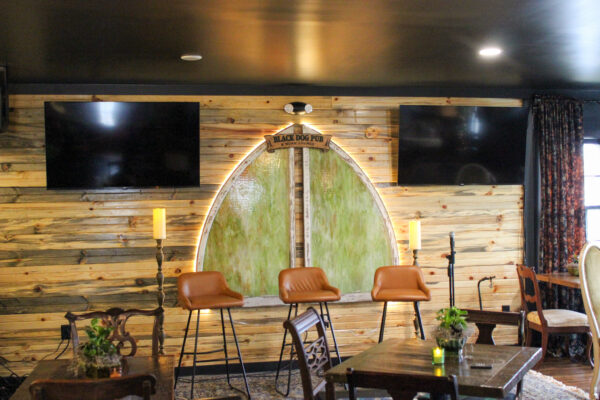 Black Dog Pub Music Lounge in Franklin, Tennessee, indoor seating and stage for live music and events