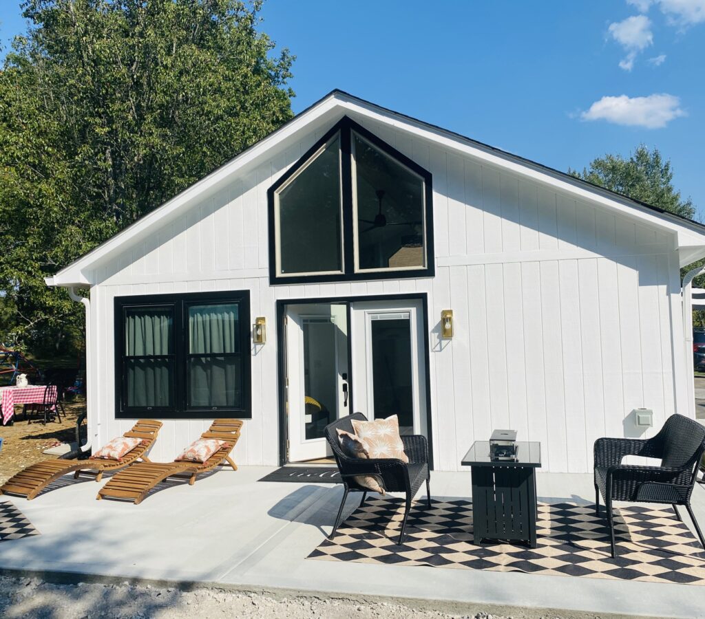 Golden Grove AirBnB, Franklin TN, book a cozy retreat in the woods