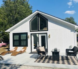 Golden Grove AirBnB, Franklin TN, book a cozy retreat in the woods