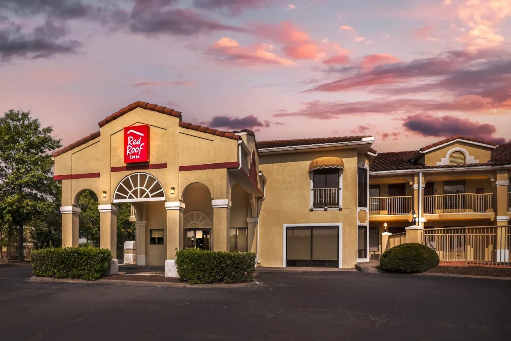 Red Roof Inn hotel Franklin, TN, budget-friendly hotel conveniently located in Middle Tennessee