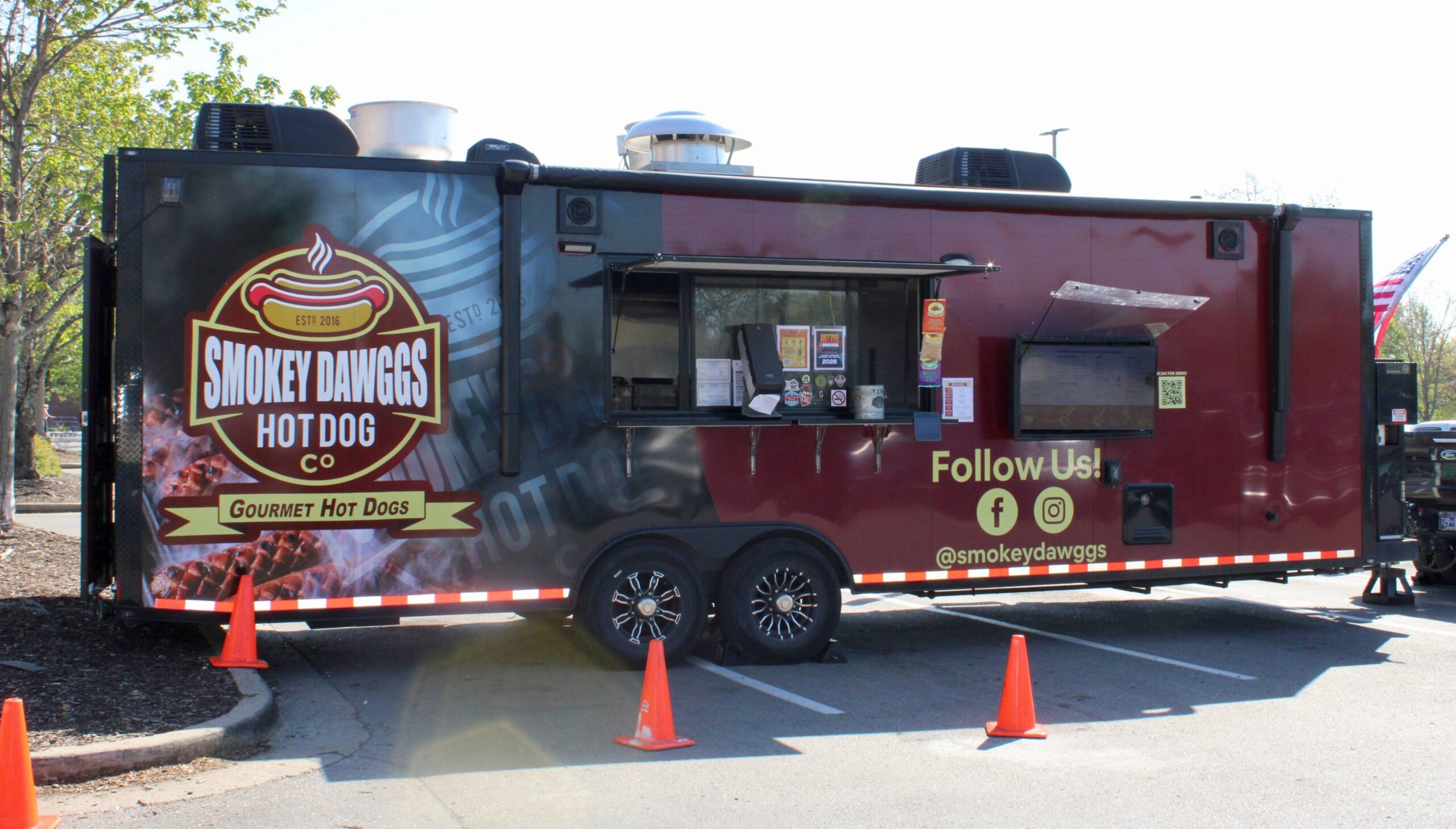 Smokey Dawggs gourmet hot dog food truck parked in Franklin Tennessee during daytime service