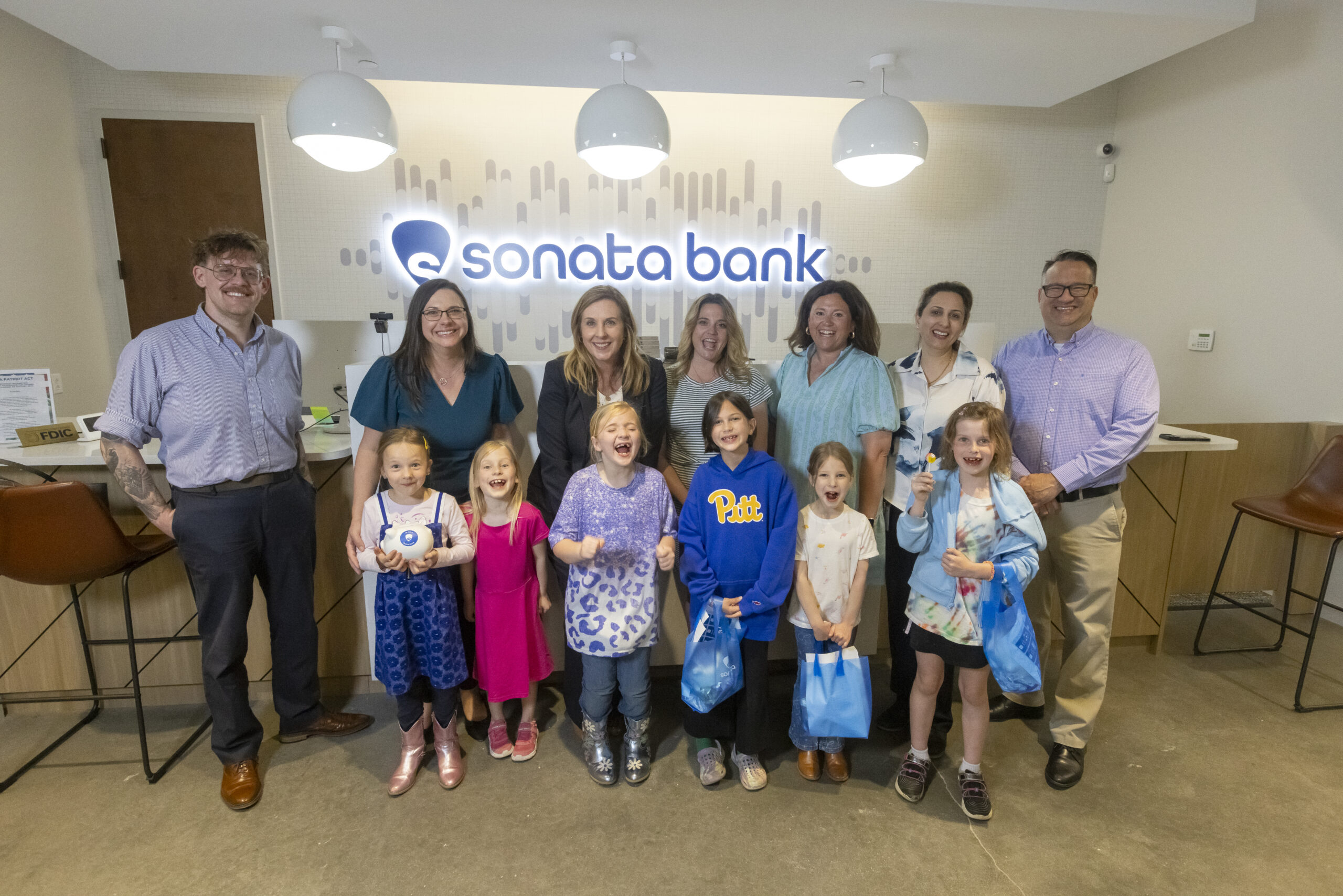Sonata Bank Hosts Daisy and Brownie Troop for Financial Literacy Month 6