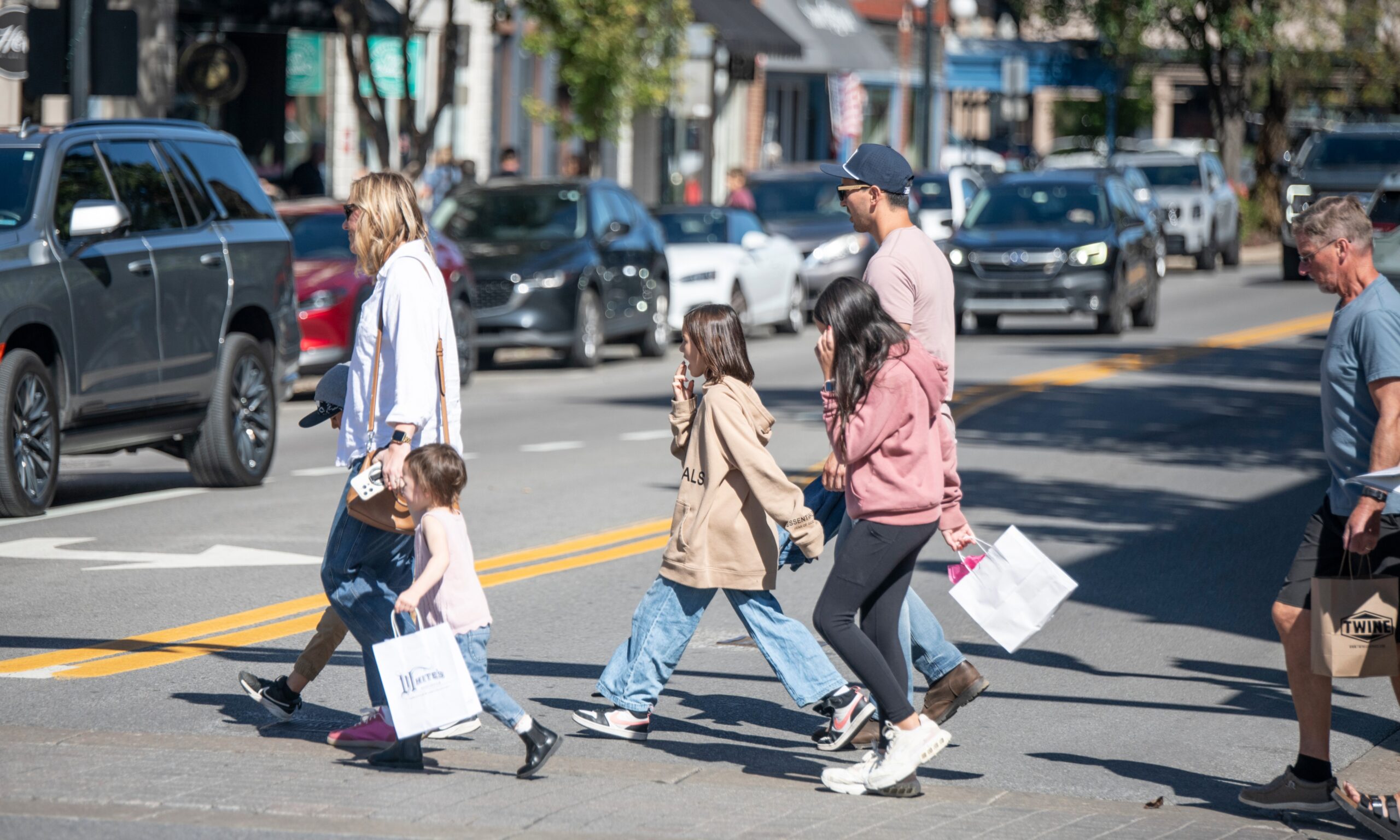 Families and visitors cross Main Street in downtown Franklin, Tennessee, during a busy afternoon of shopping, dining, and exploring local businesses.