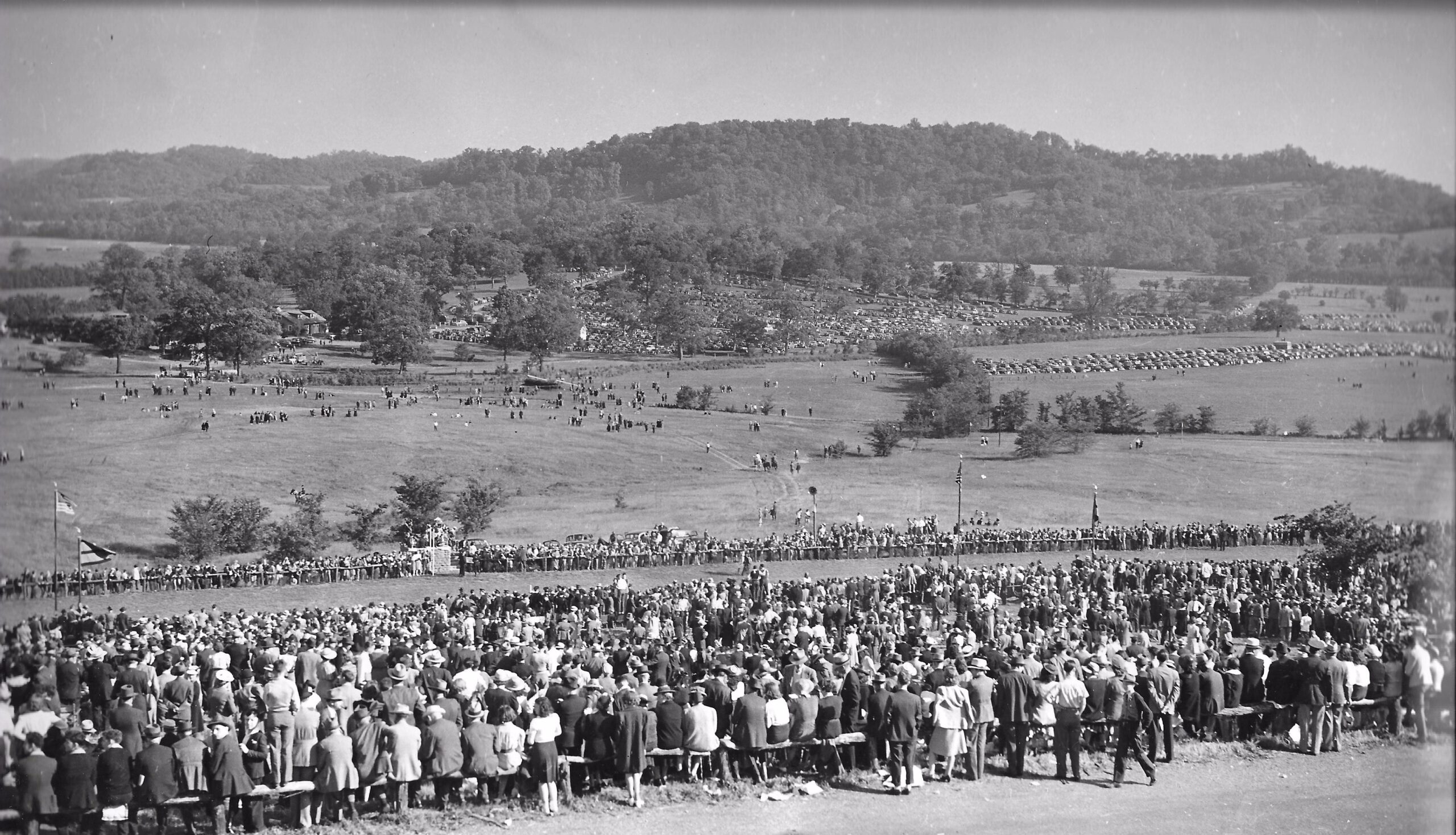 Iroquois Steeplechase Nashville historic black-and-white photo showing a large crowd gathered along the racecourse at Percy Warner Park.