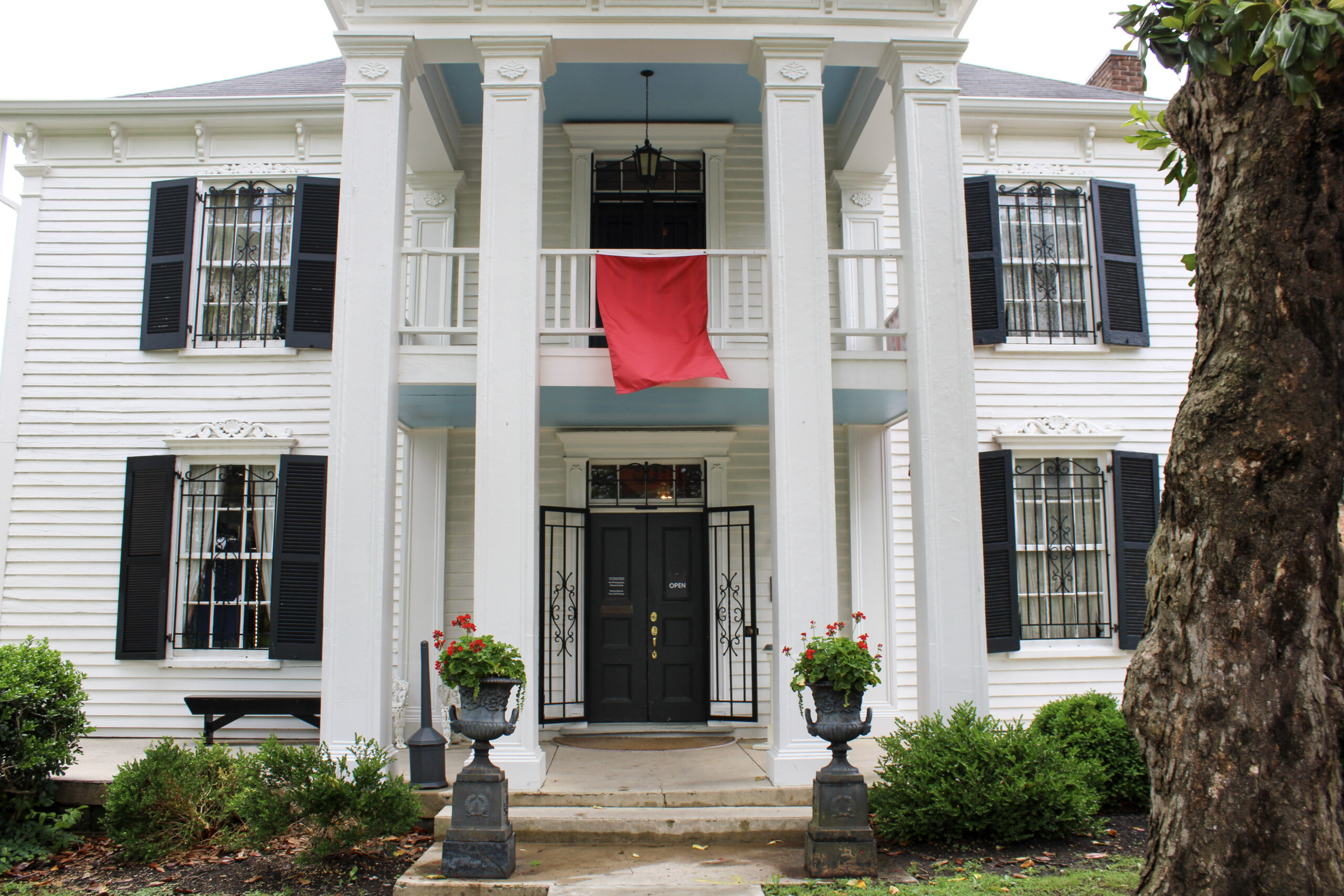 Lotz House Cellar Tour Franklin, TN exterior of the historic Lotz House on Columbia Avenue.