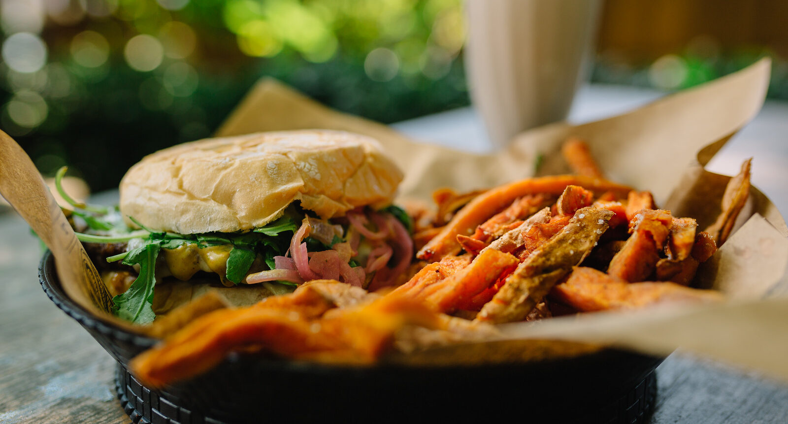 The Pharmacy Burger Parlor & Beer Garden in Nashville is teaming up with Phreedom Foundation to host an “Unplug Night.”