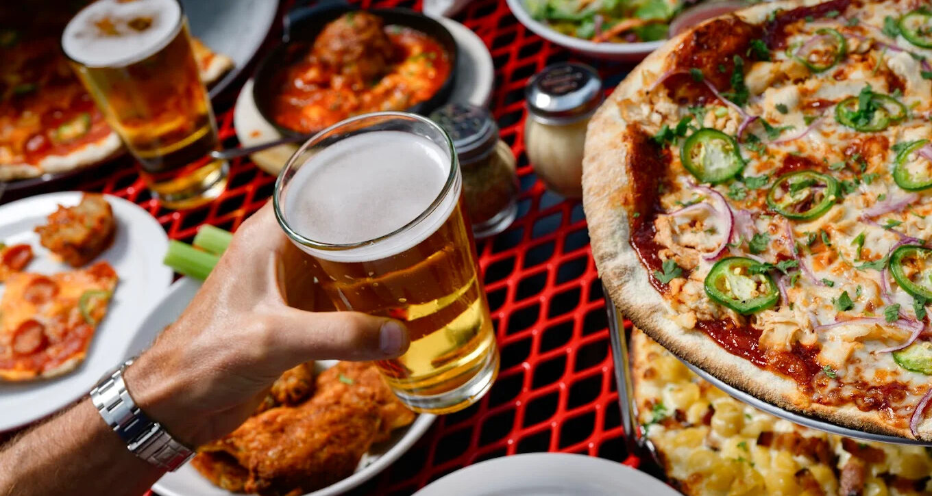 Station Pizzeria in Brentwood, TN, features a spacious outdoor patio for dining, drinks, and social gatherings, , and a welcoming neighborhood atmosphere.
