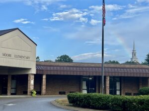 Exterior of Moore Elementary School in Franklin, Tennessee, with the school entrance and flagpole visible.