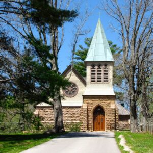 Exterior of St. Paul’s Episcopal Church in Franklin, Tennessee, with its stone façade, steeple, and surrounding trees.