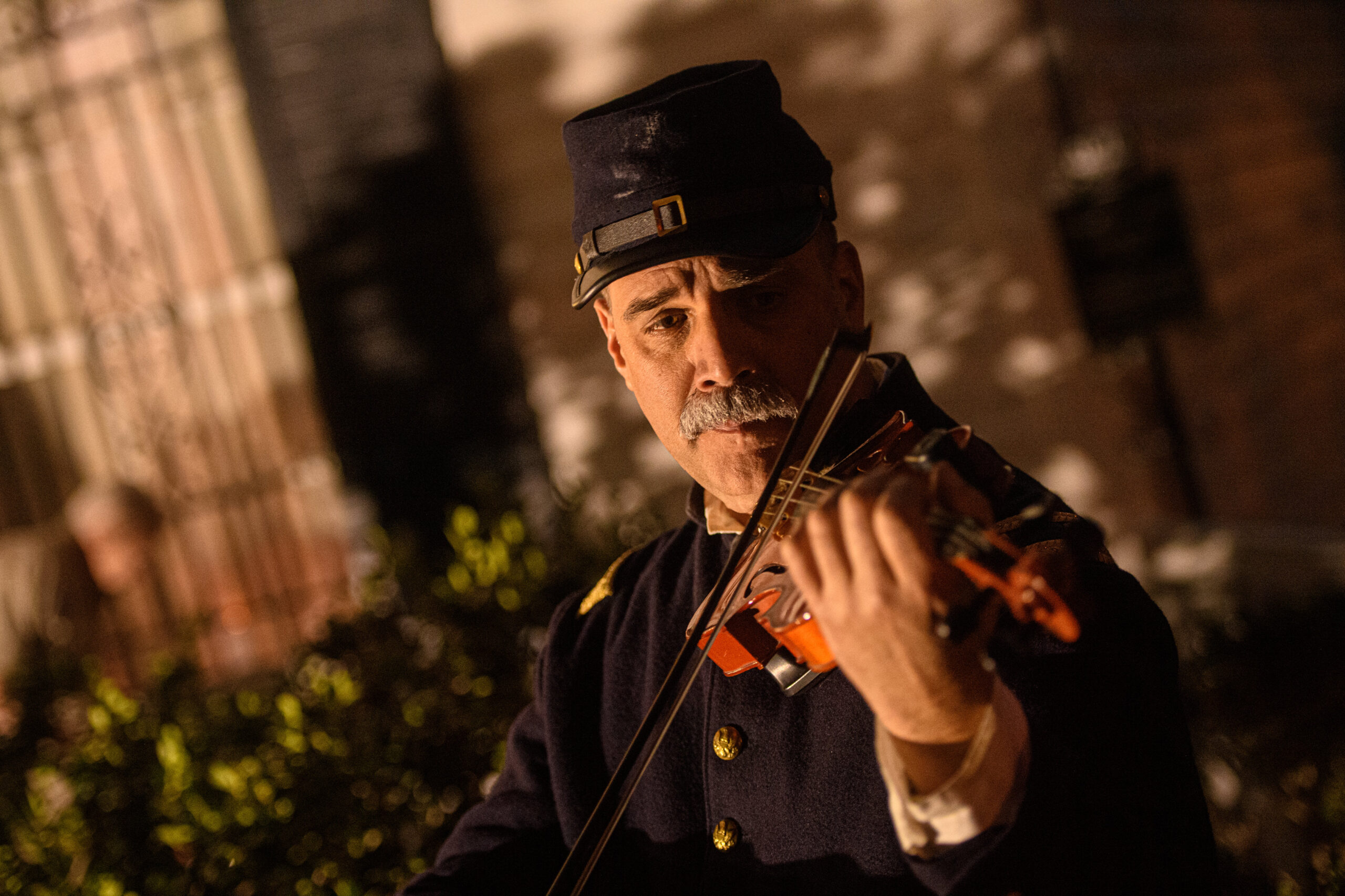 Author and entertainer Cody Engdahl performing Civil War ballads on the fiddle.