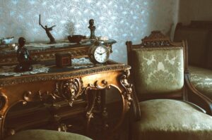Vintage furniture shopping in Franklin, TN featuring antique pieces and unique home décor