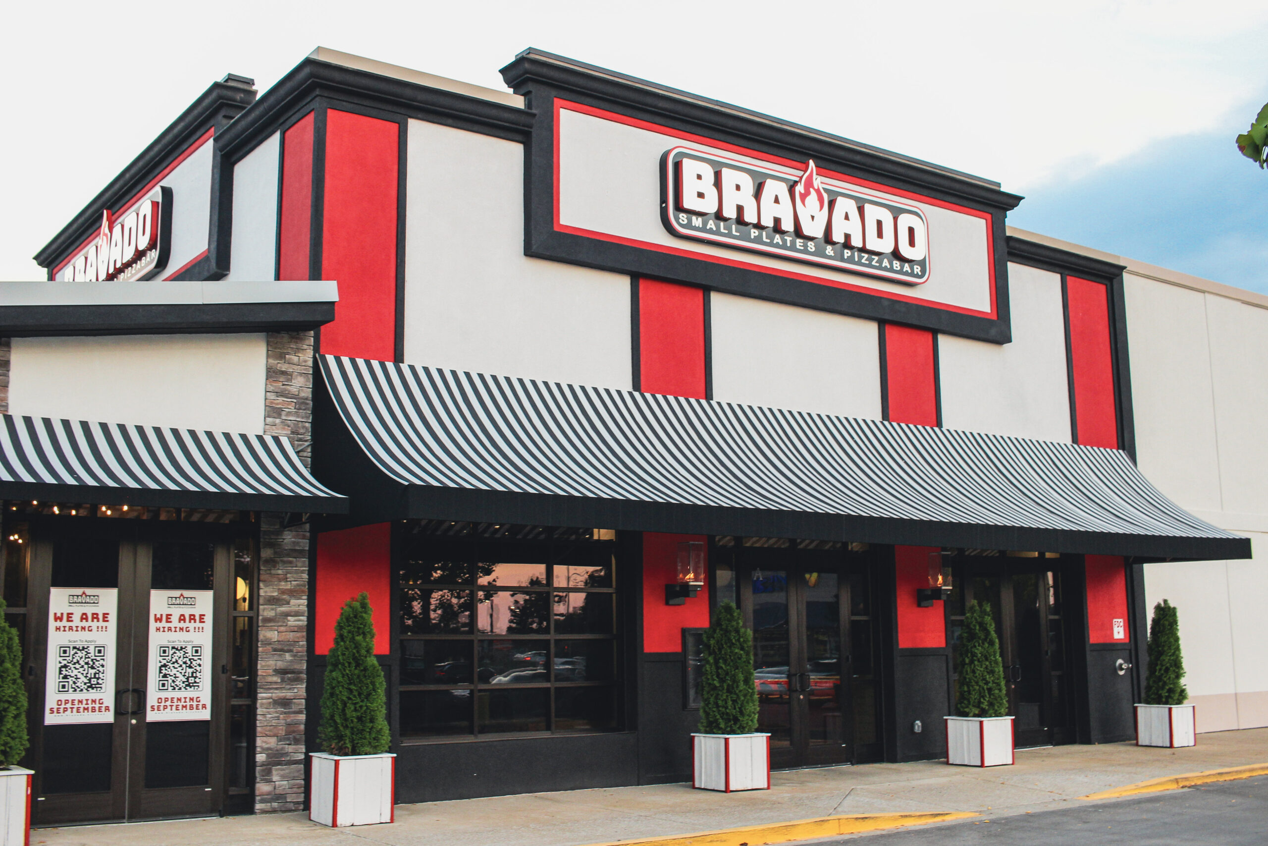Bravado Small Plates & Pizzabar restaurant now open in Cool Springs, Franklin, TN.