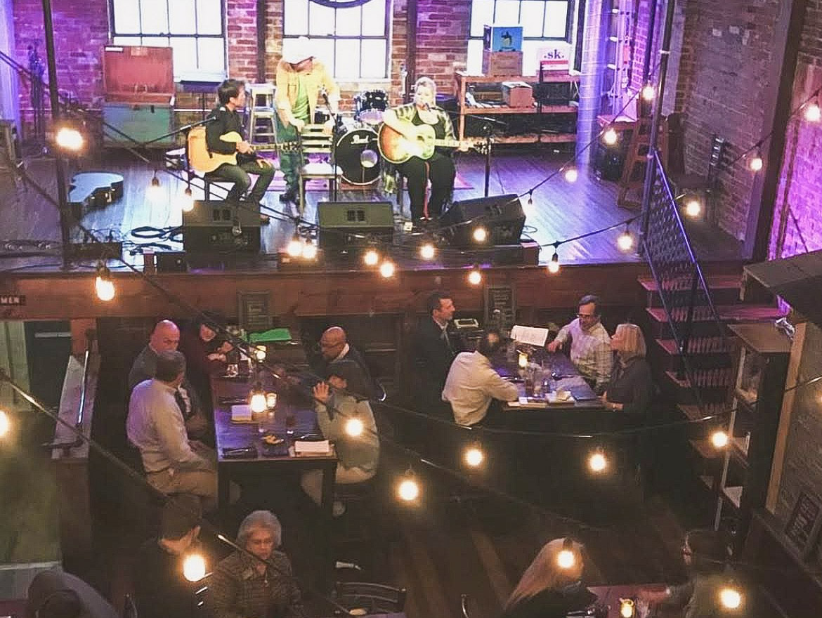 Live music performance at Gray’s on Main in downtown Franklin, Tennessee, with guests dining below the stage.