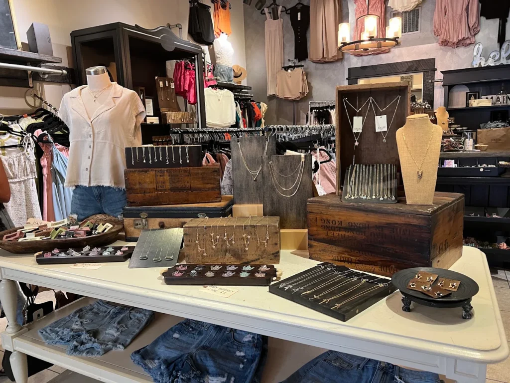JONDIE is a women's boutique located in downtown Franklin, TN.
